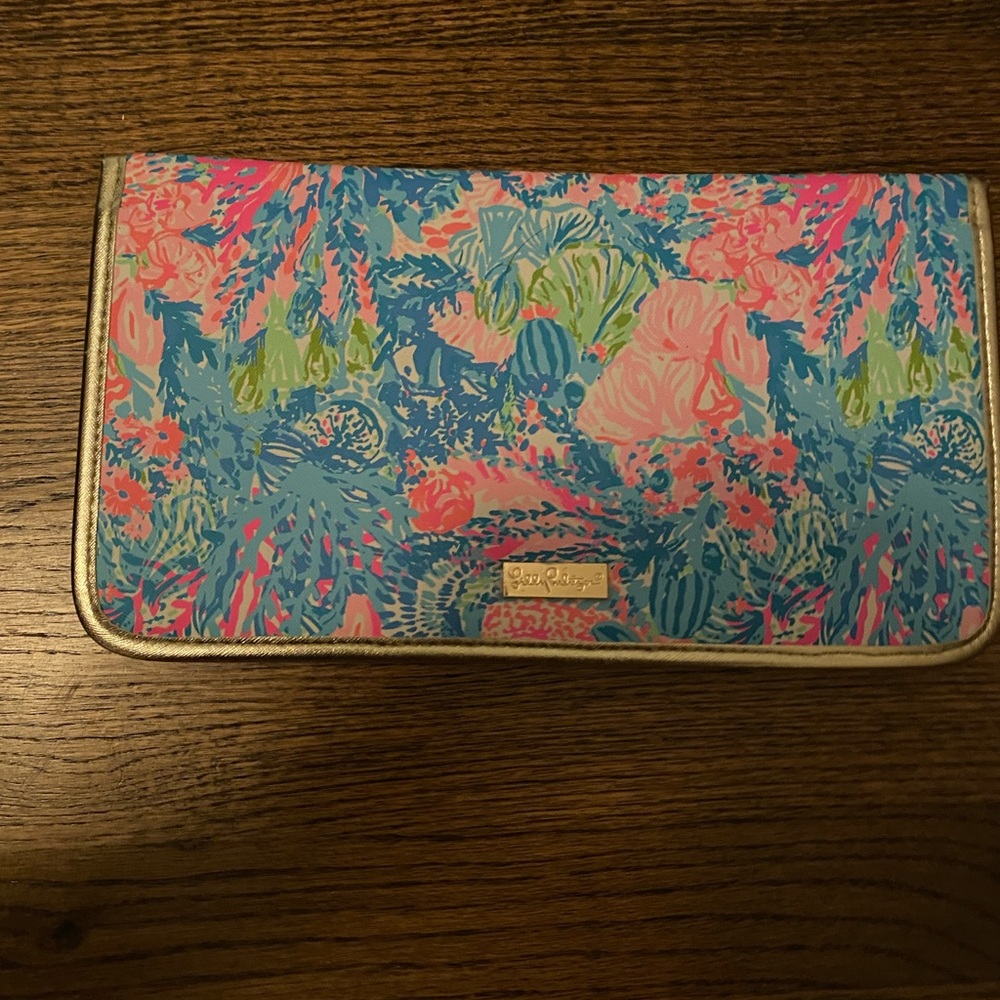 Lily Pulitzer travel organizer.